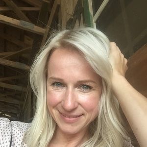 Meet your Posher, Hana